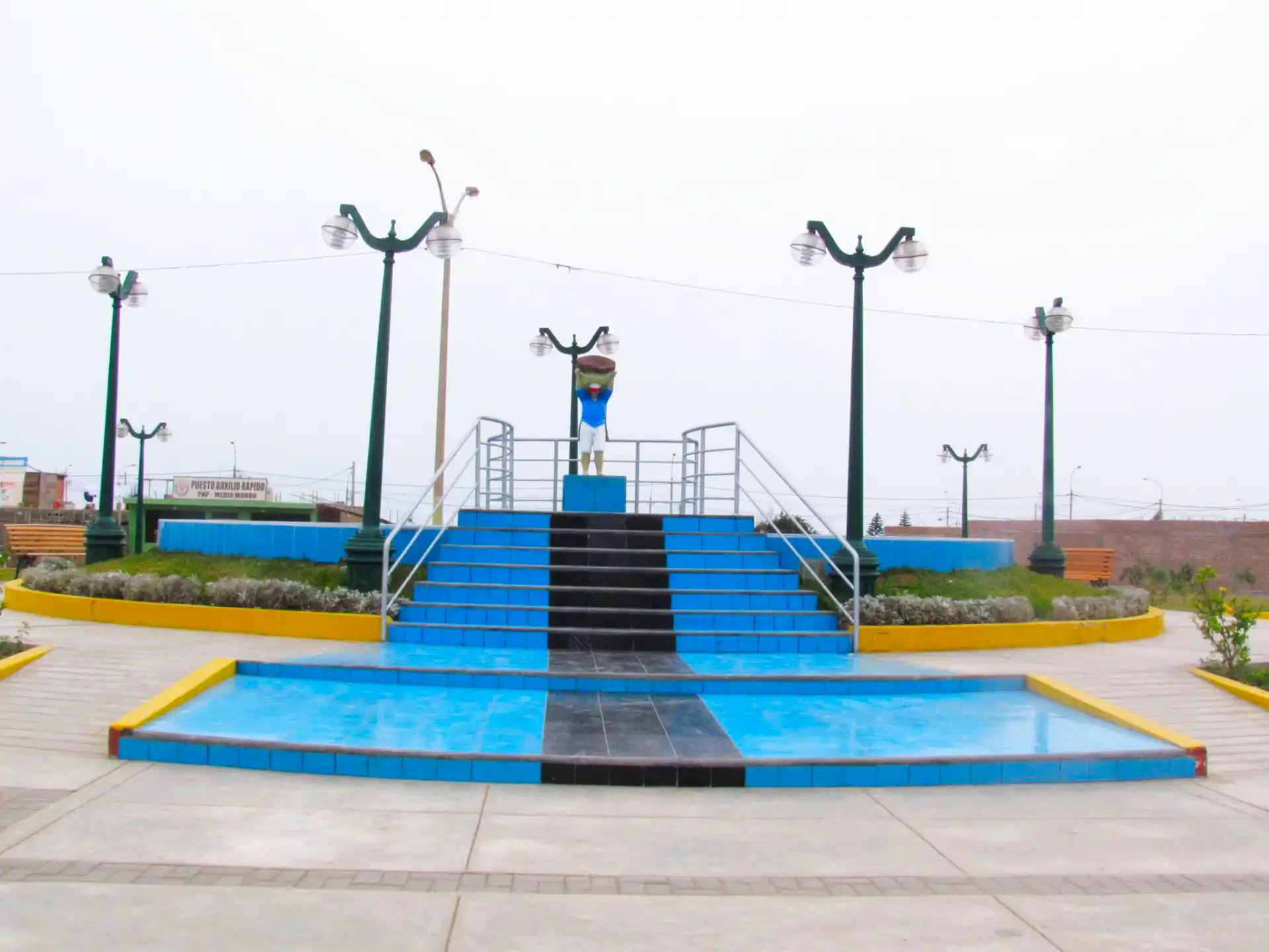 Plaza de Armas de Medio Mundo